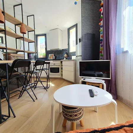 Holiday home L'exquishette De Lourmarin, Un Nid Sur Les Toits. *